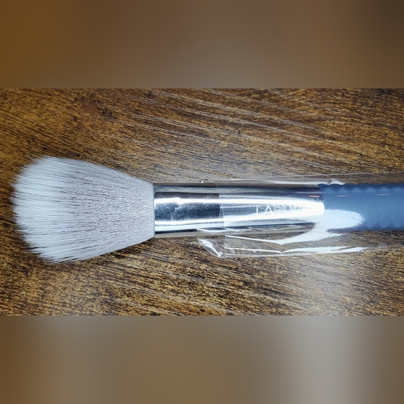 LARUCE BEAUTYCheek & Eyes Brush Set in Denim Blue - Picture 13 of 16